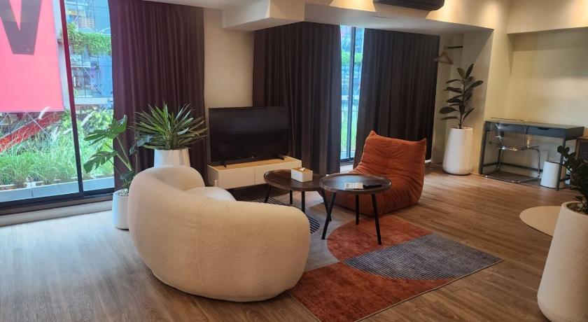 ZAYN Phrom Phong Hotel - Near Skytrain Phrom Phong Station - image 3