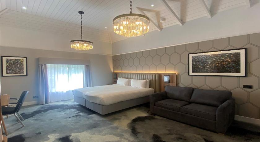 Image of Superior Family Room 0