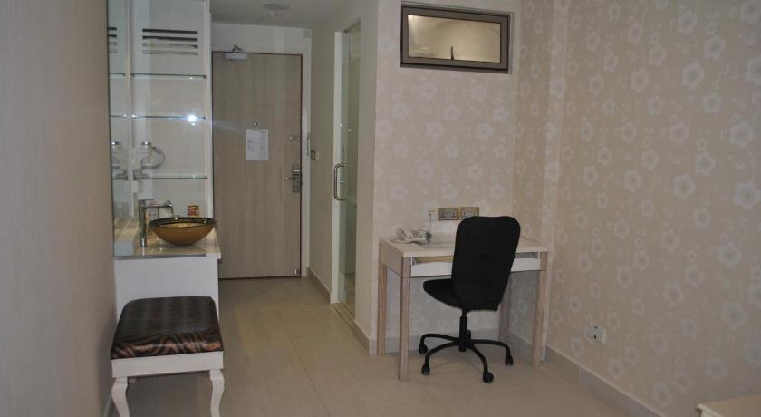 Image of Deluxe Queen Room 6