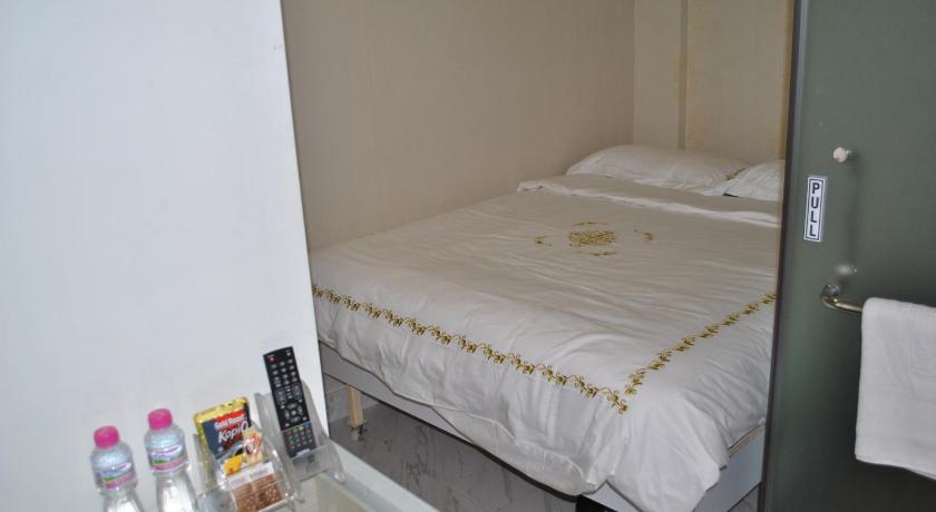 Image of Standard Queen Room 13