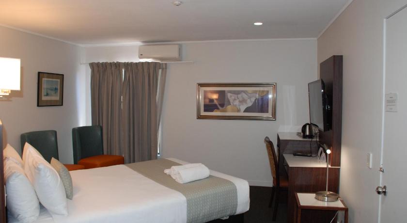 Image of Queen Room 12