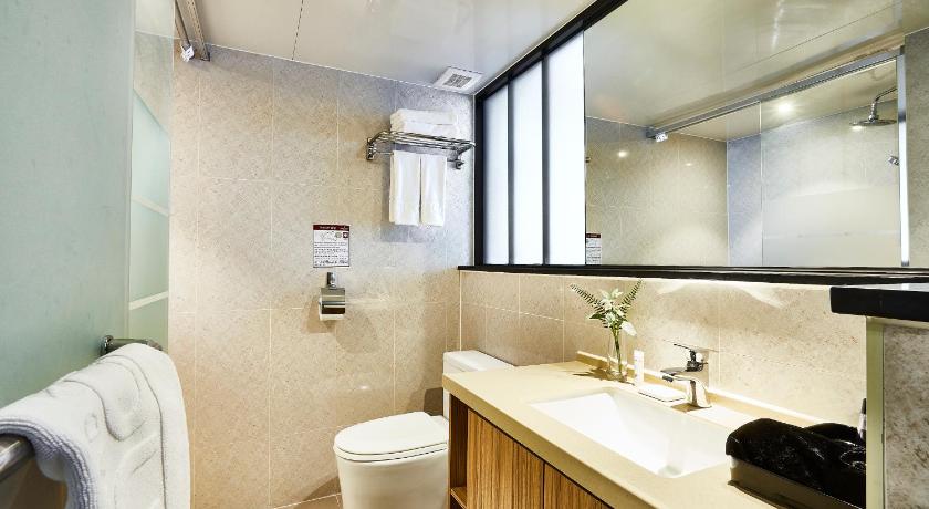 平沢 Golden Harbor Hotel Pyeongtaek 4つ星 ホテル プール