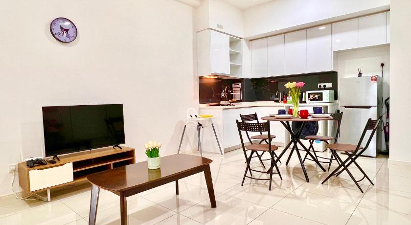 Johor Bahru Legoland-HappyWonder LoveSuite@Elysia-8px Poolview 4-Star Guesthouse view