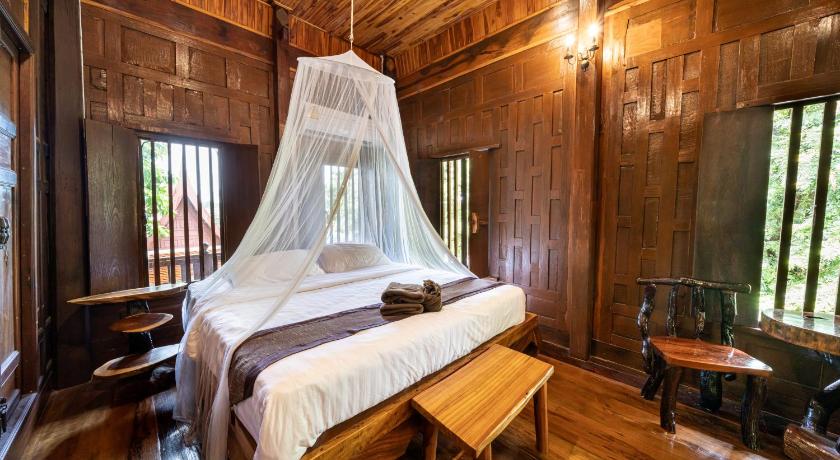 Image of Deluxe King Bed Room 0