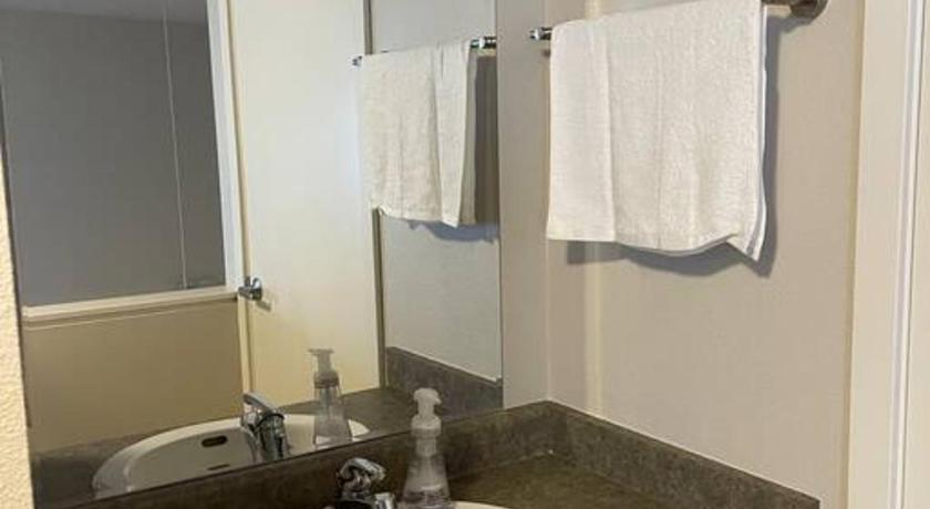 시애틀 (WA) Affordable Belltown Condo Near Space Needle & Downtown 4성급 숙소 수영장