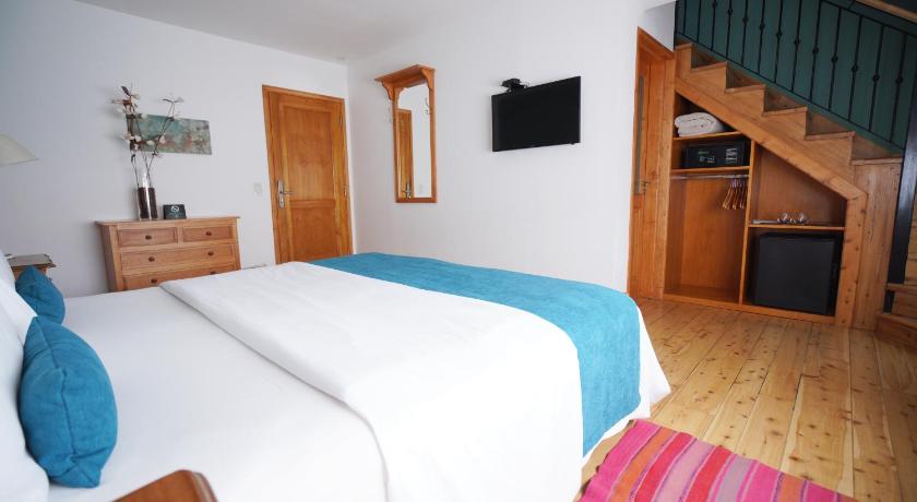 Image of Superior Triple Room 11