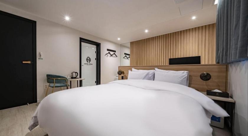 水原 Hotel Riace ホテル 外観