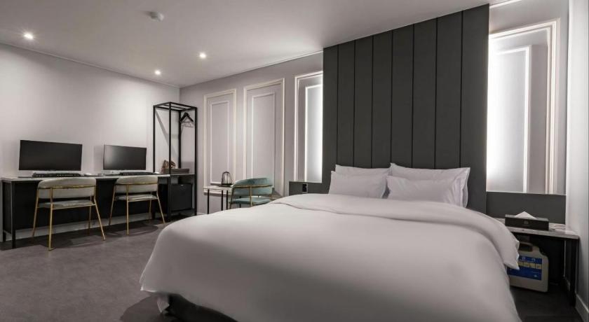 水原 Hotel Riace ホテル ロビー