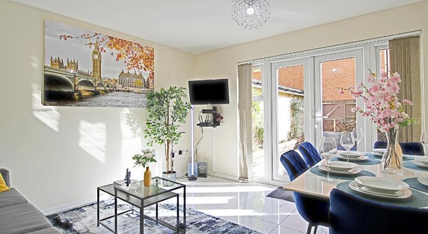 4BRD Luxury House RG2 - Free Parking