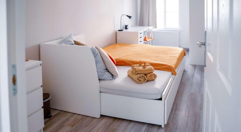 Malasits 2 private room with shared bathroom