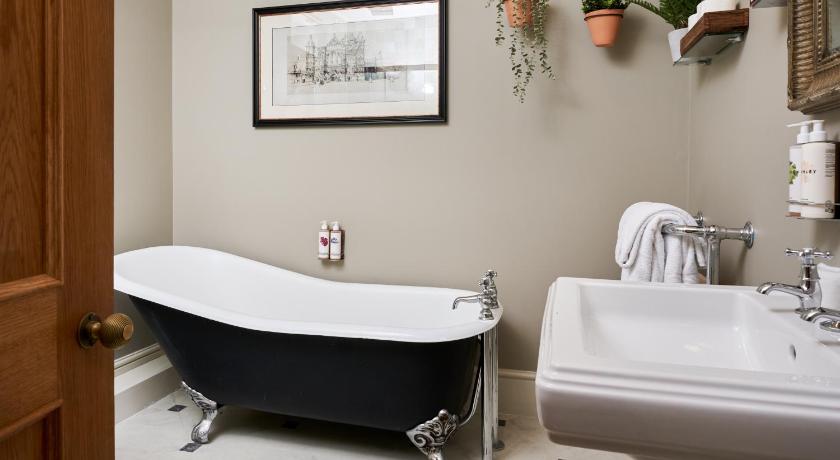 トッラード・ロイヤル King John Inn 4つ星 ホテル ロビー