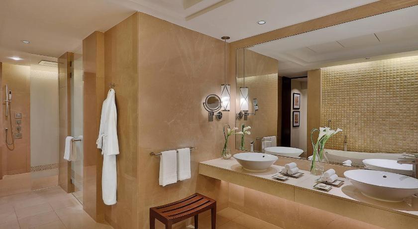 ocean club suite, club lounge access, 1 bedroom suite, 1 king, ocean view, high floor, balcony (Ocean Club Suite, Club lounge access, 1 Bedroom Suite, 1 King, Ocean view, High floor, Balcony) fotója 2