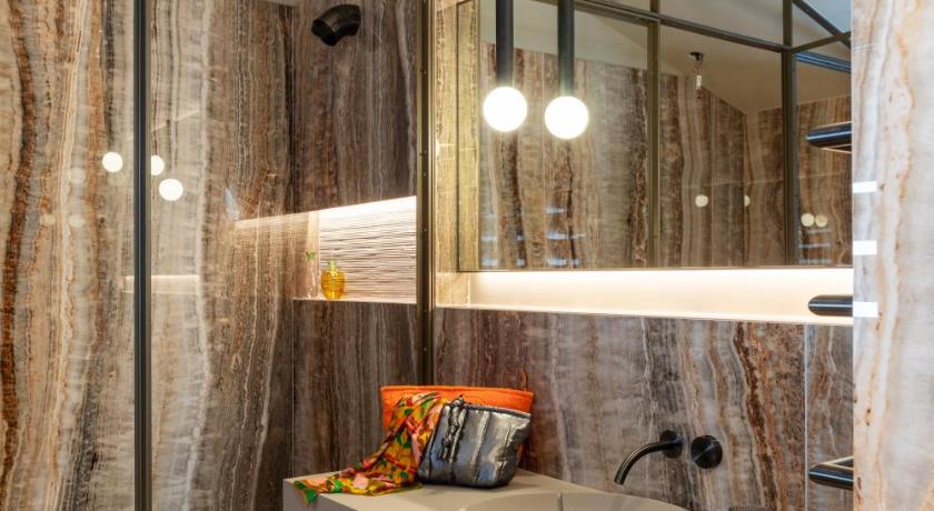 Image of So Chic Suite 10