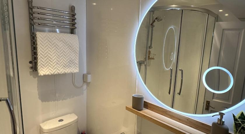 Cambray Apartment - image 32