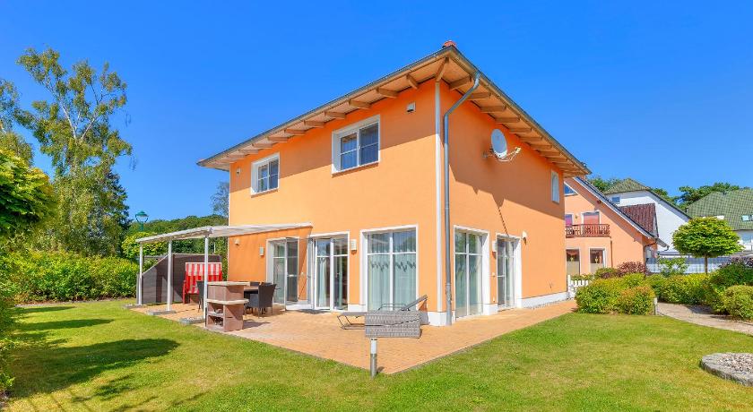 Ferienhaus Meinholdstraße mit eigener Sauna, Kamin, 4 Schlafzimmern ca 500m vom Ostseestrand