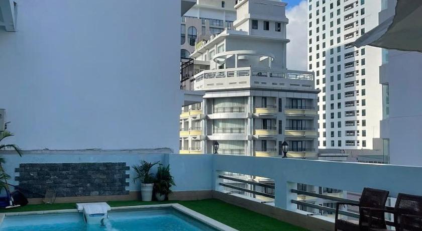 King Hotel - image 2