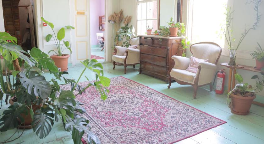 Lotus Garden Hostel Izmir - image 4