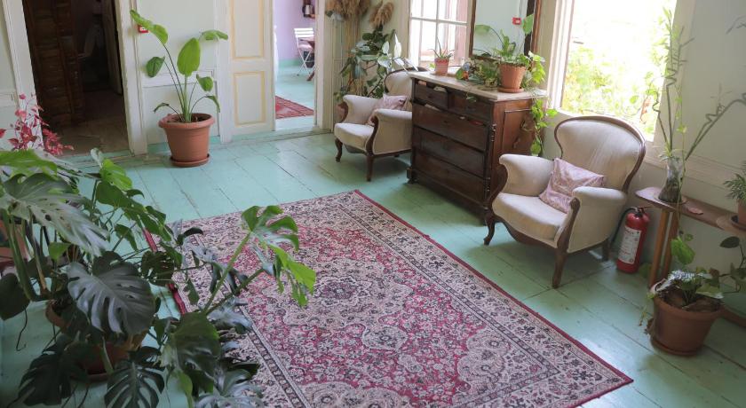 Lotus Garden Hostel Izmir - image 2