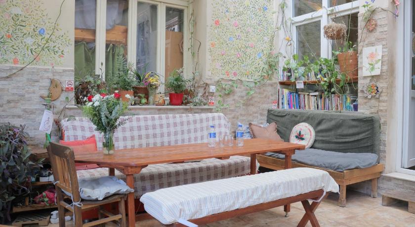 Lotus Garden Hostel Izmir - image 5