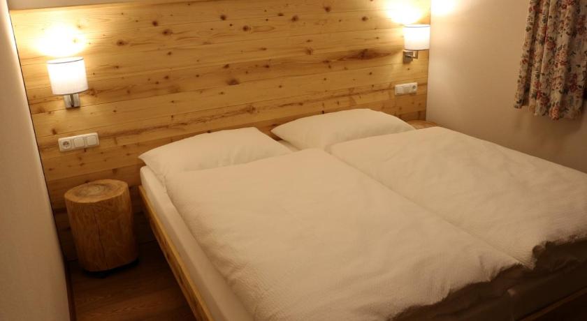 Ferienwohnungen Falch Simone — Hotel in Sankt Anton am Arlberg