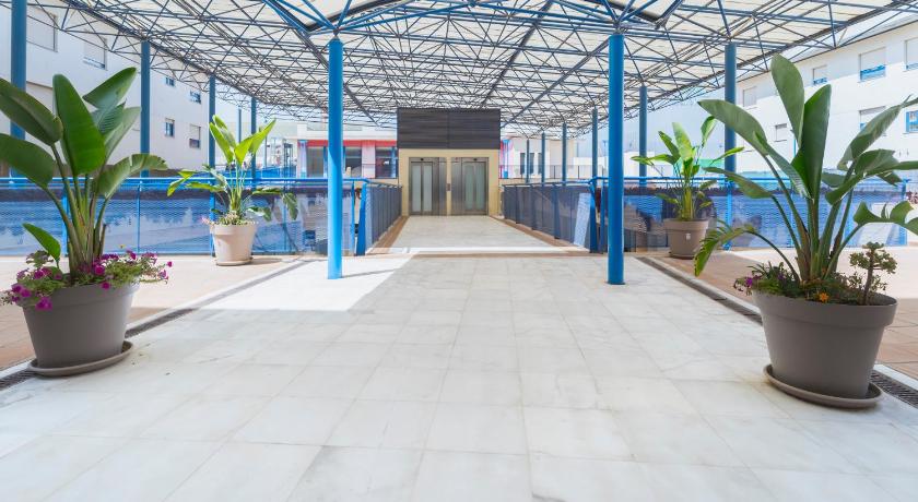 セビリア Aticos Lux Sevilla Piscina Parking 3つ星 ゲストハウス 眺望