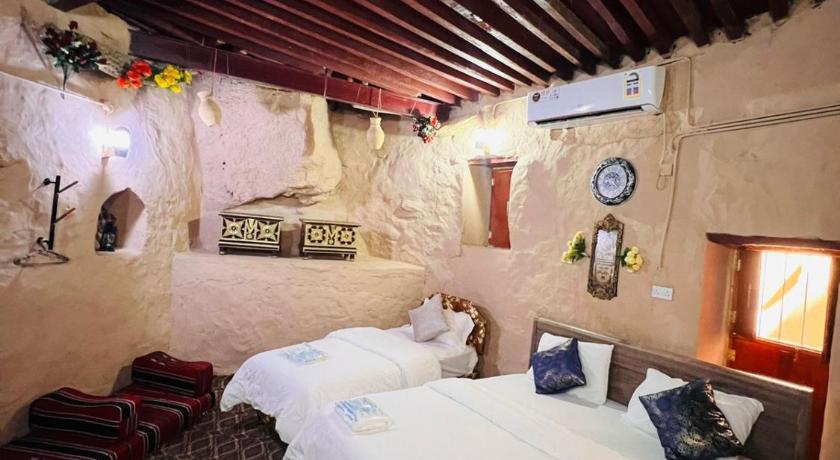 Image of Twin Room with Shared Bathroom 1