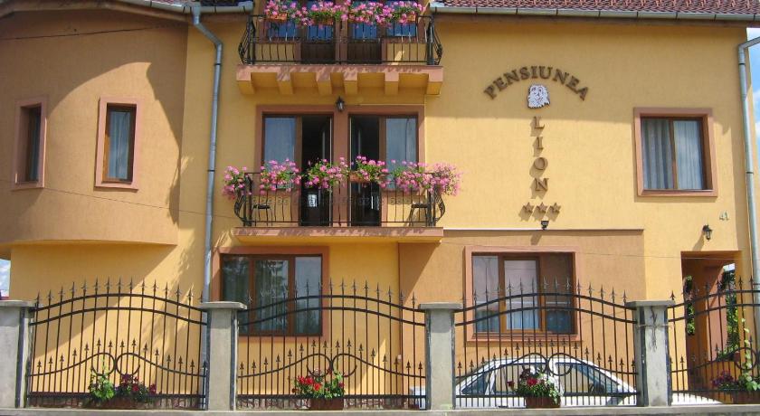Pension Lion — Hotel in Sibiu