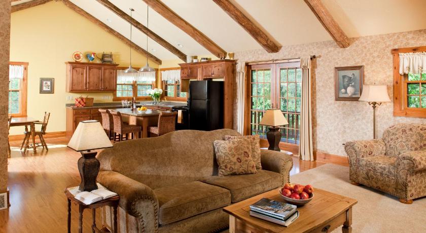 スタージョン・ベイ (WI) Chanticleer Cabins 宿泊施設 プール