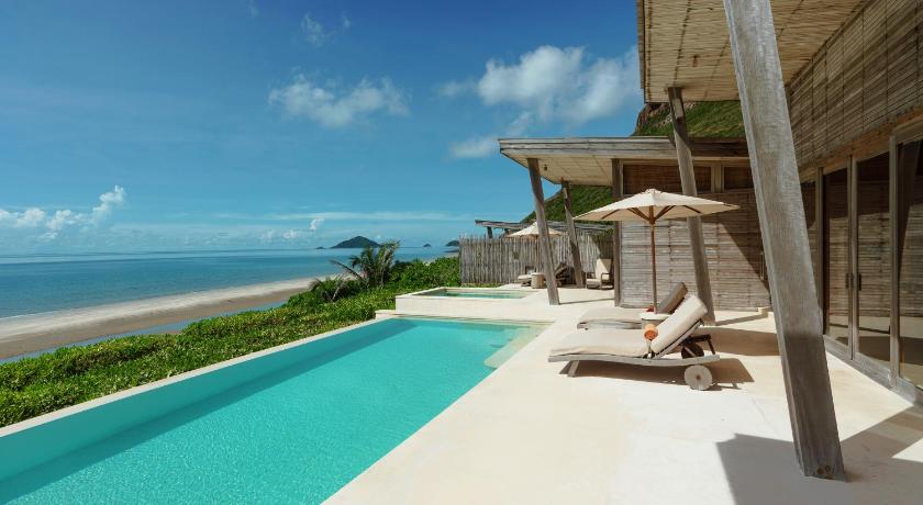 Image of Beachfront 3-Bedroom Pool Villa 11