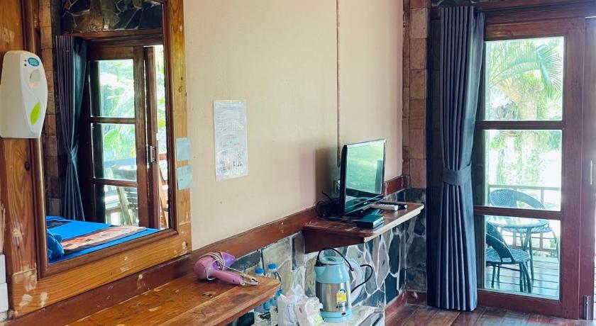 Image of Deluxe Room 8
