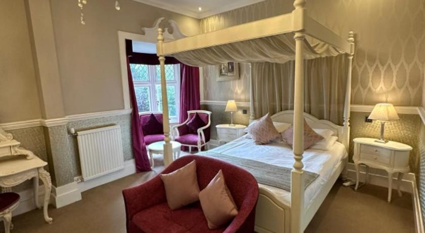 Image of Junior Suite with Spa Bath 0