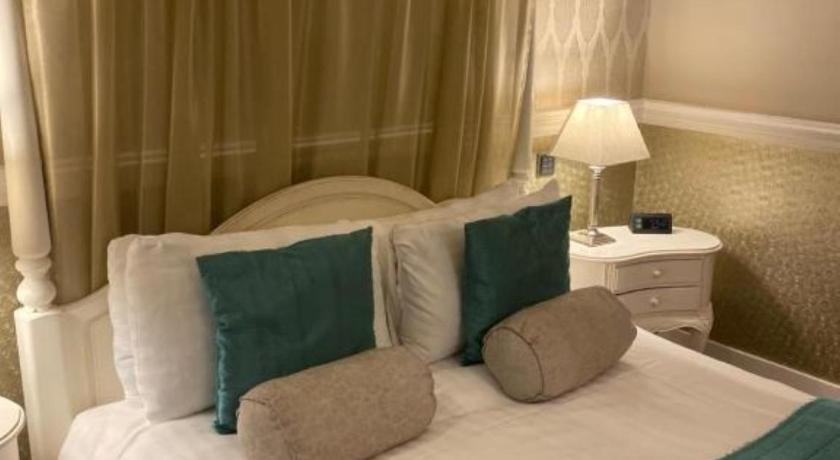 Image of Junior Suite with Spa Bath 4