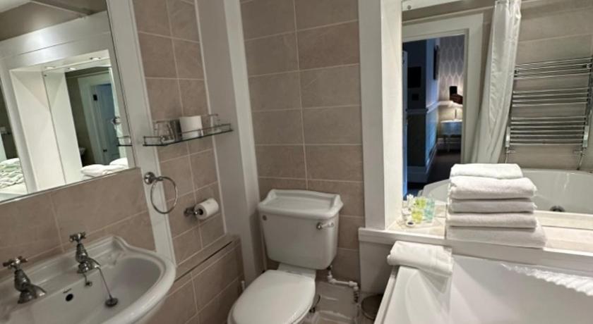 Image of Junior Suite with Spa Bath 6