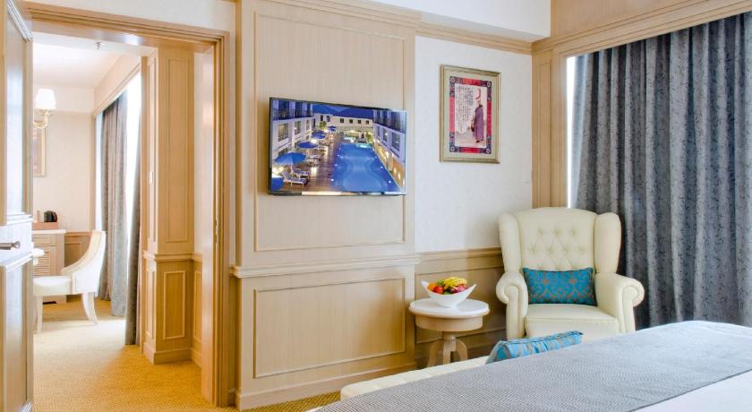 Image of Deluxe Suite 10