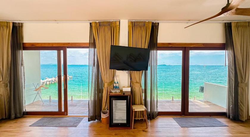 Image of Family Room with Sea View 5