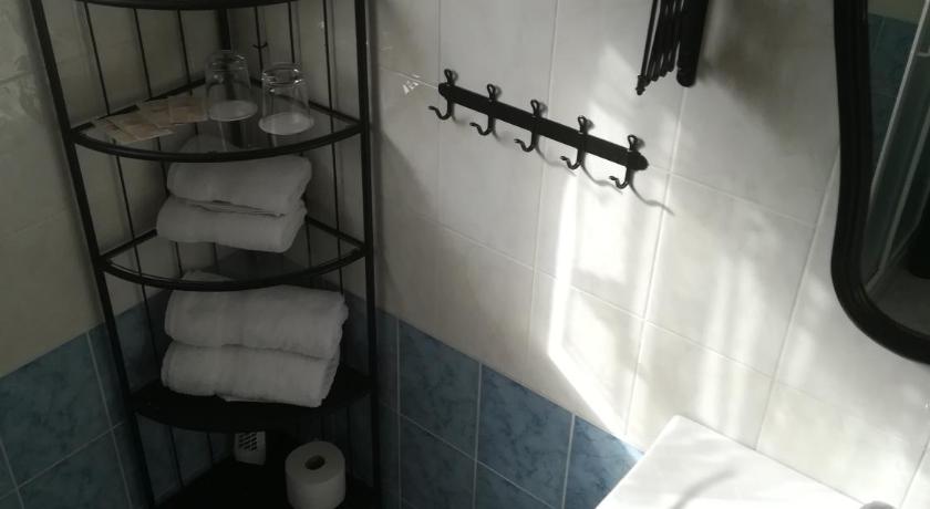 Image of Double room with private bathroom 12