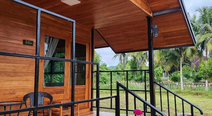 Kanchanaburi Hindad Nature Resort 4-Star Guesthouse room