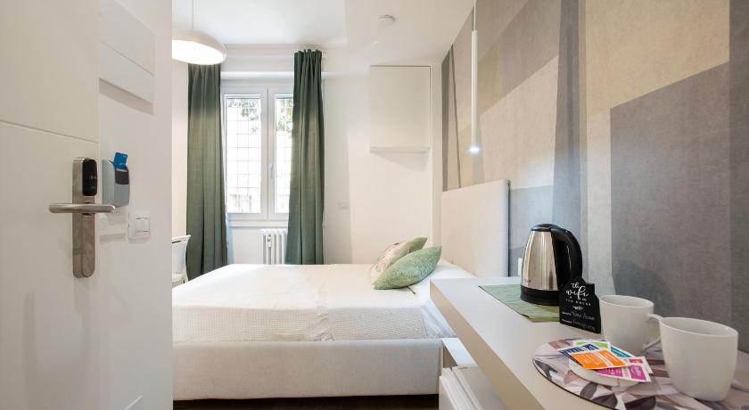 ローマ Venus Allbnb 4つ星 ホテル プール