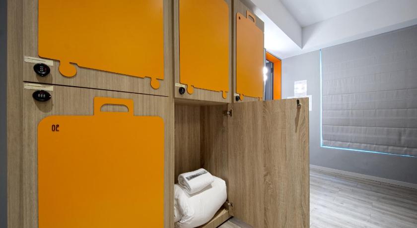 Image of 1 Person in Dormitory - Male Only, No Parking 10