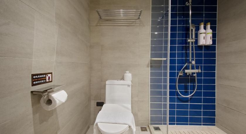 Image of 1 Person in Dormitory - Male Only, No Parking 9