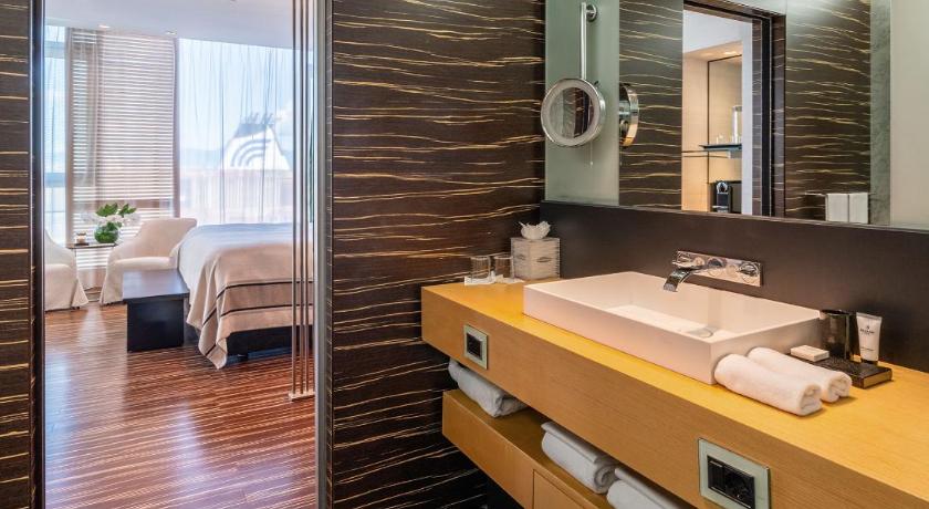 Image of Harbor View Junior Suite 2