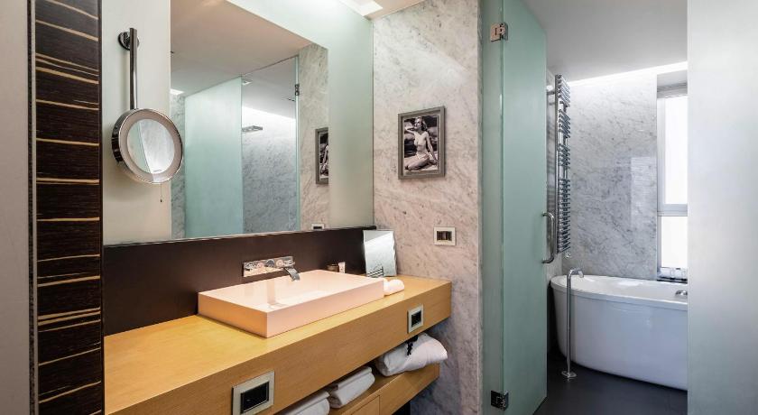 Image of Harbor View Junior Suite 6