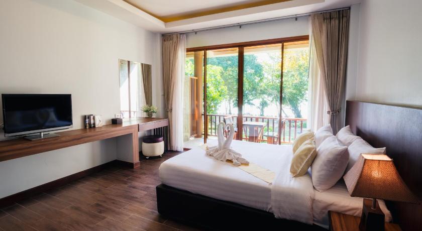 Image of Deluxe Beach 4