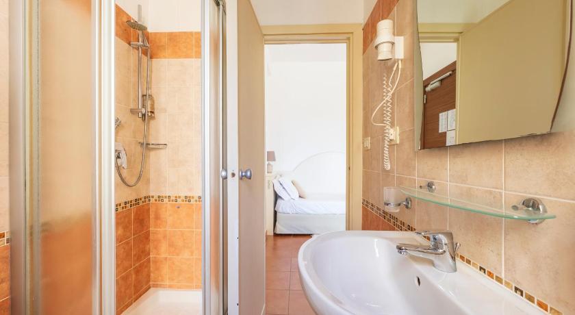 Image of Triple Room with Sea or Pool View 2