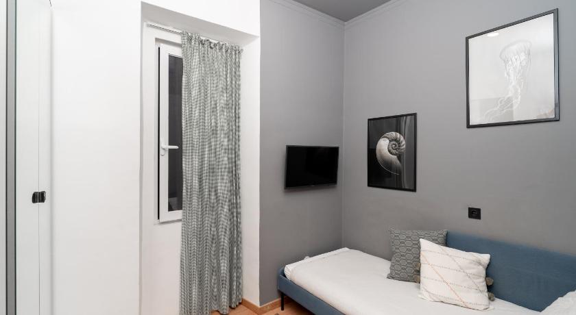 Lisbon Hostel Crespo 2-Star Hotel lobby