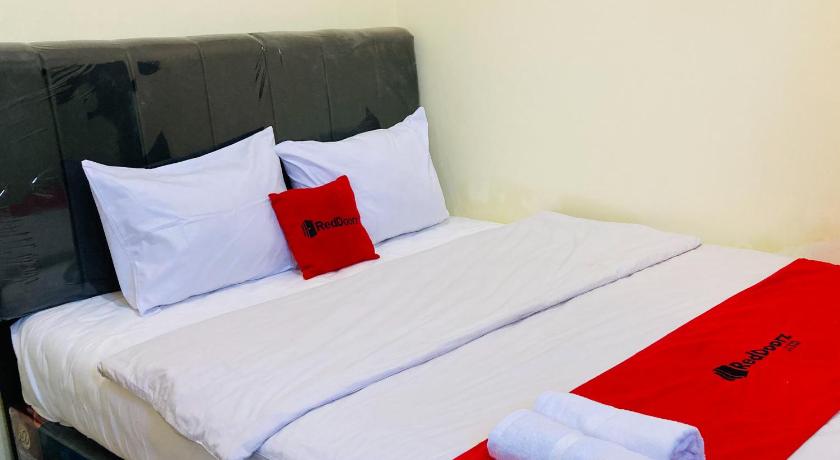 RedDoorz near Paragon Mall Semarang 2 - image 37