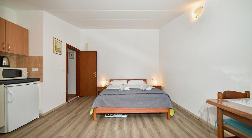 Apartment 1099 - image 24