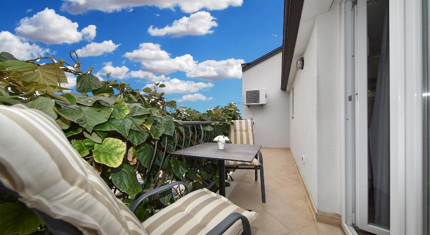 Apartment 1099 - image 8