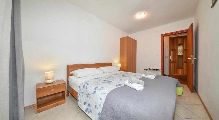 Apartment 1099 - image 40