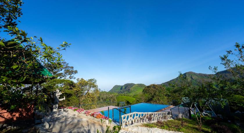 Camelot Resort - image 34
